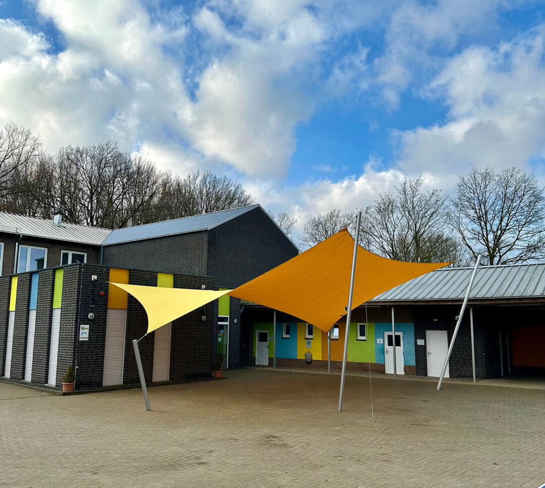 Schaduwdoek op het schoolplein | Westzipfehlschüle | Selfkant-Saeffelen (D)